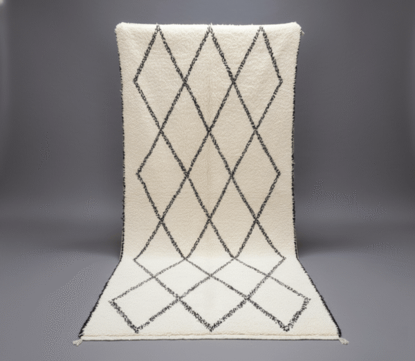 Tapis berbère de l'Atlas  aux motifs noir